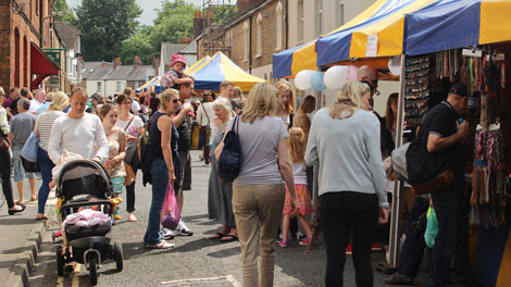 A sunny afternoon soon starts to fill Canal Street