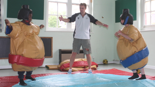 Pneumatic face-off for the sumo wrestlers