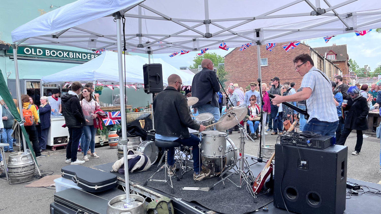 <p>Great music all day at the Old Bookbinders</p>